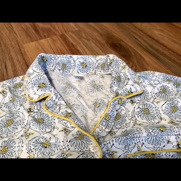 Summer Floral pajama set! 🫶🏼 ❤️ Shorts and short-sleeved pajamas size small - Picture 4 of 7